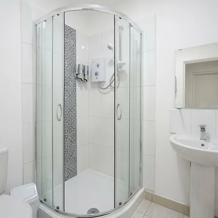 Apartment Alfa Apartments, Quarry Court, High Street, Morley